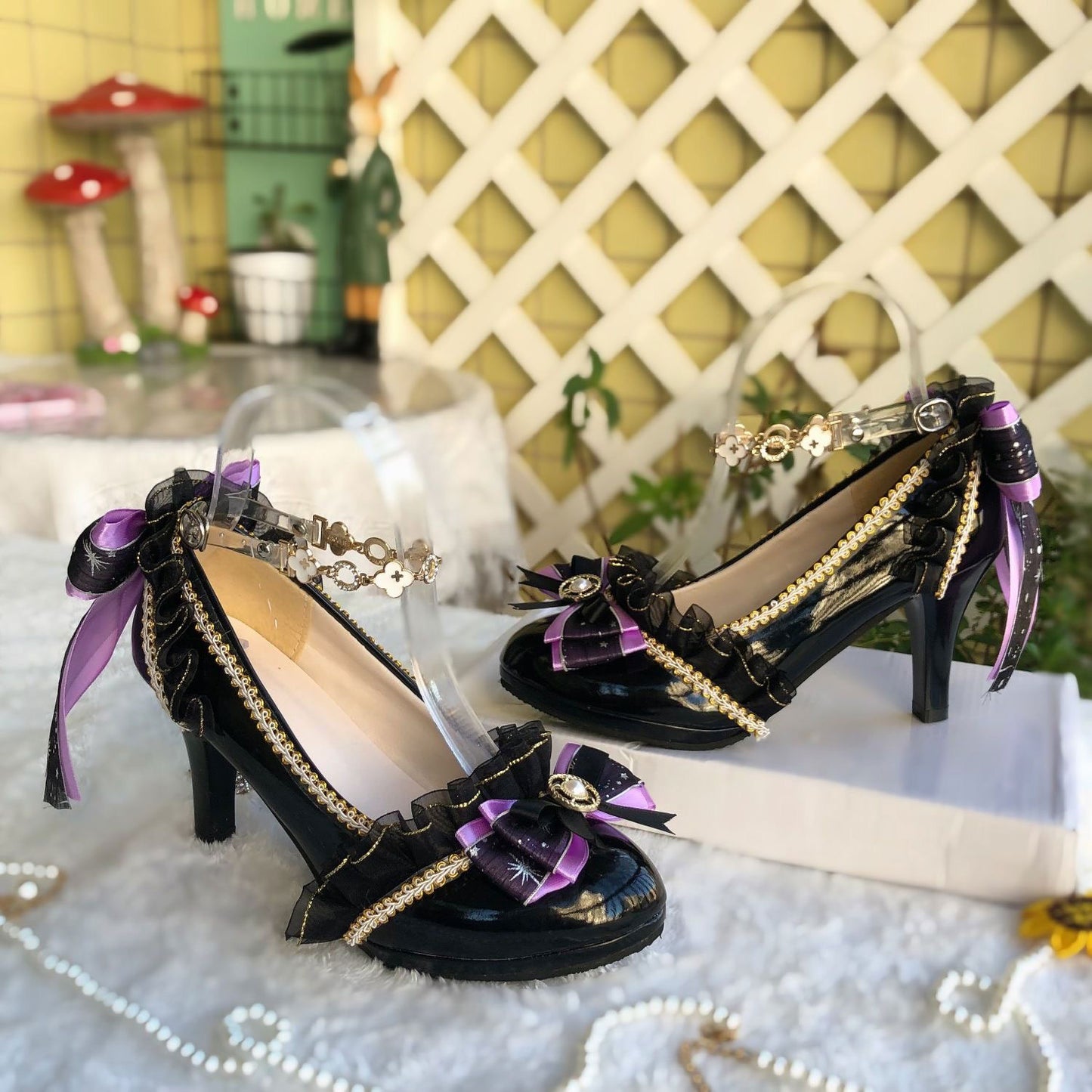 Black Heels With Lace Bow SE23407