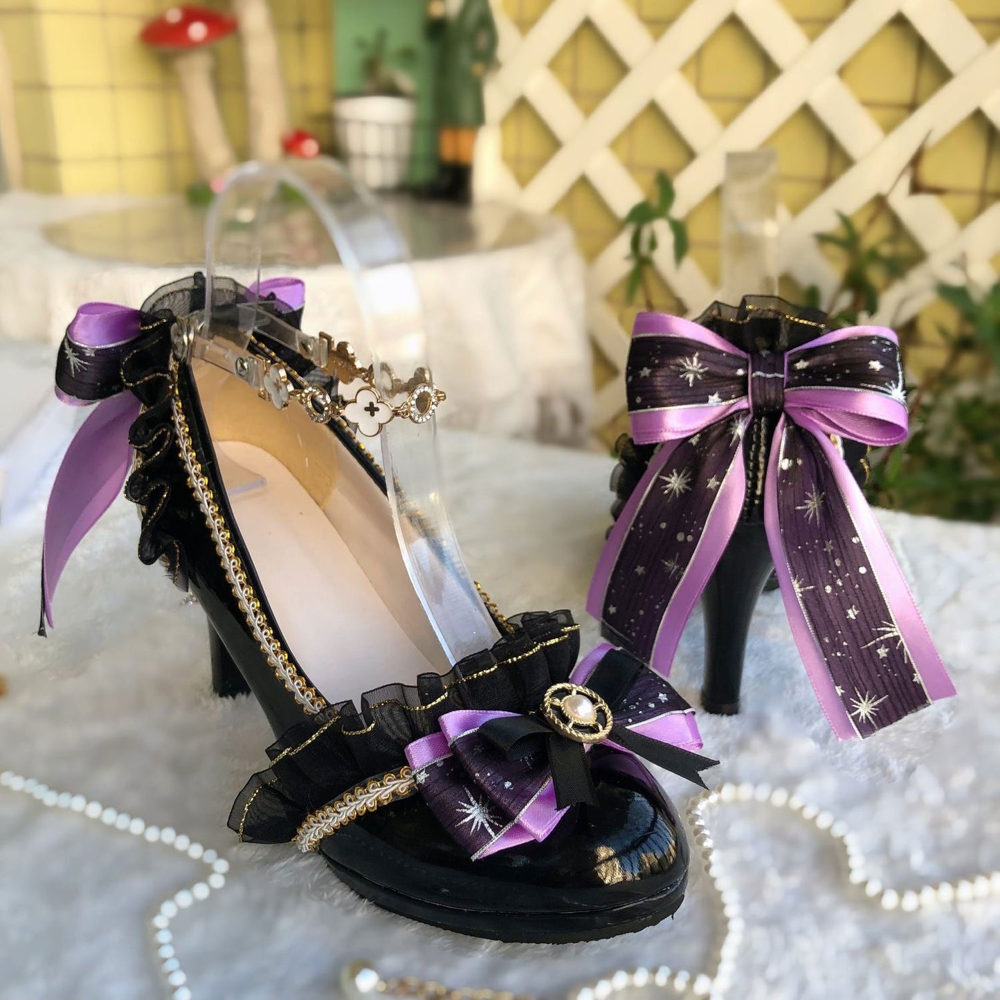 Black Heels With Lace Bow SE23407