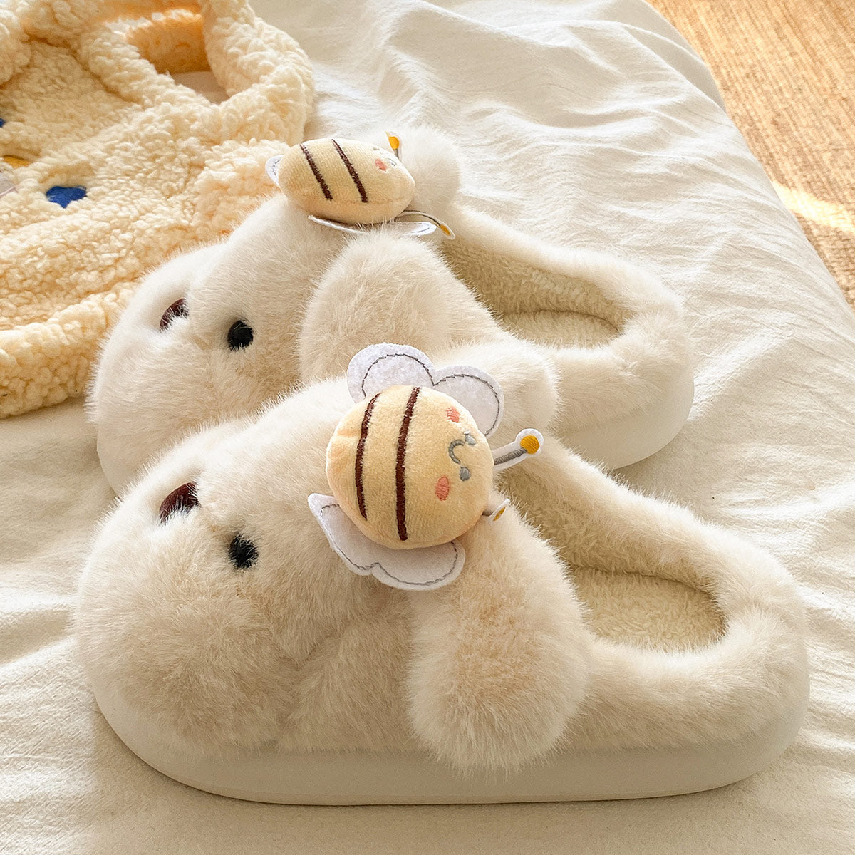 Cartoon Bee Plush Shoes SE23765