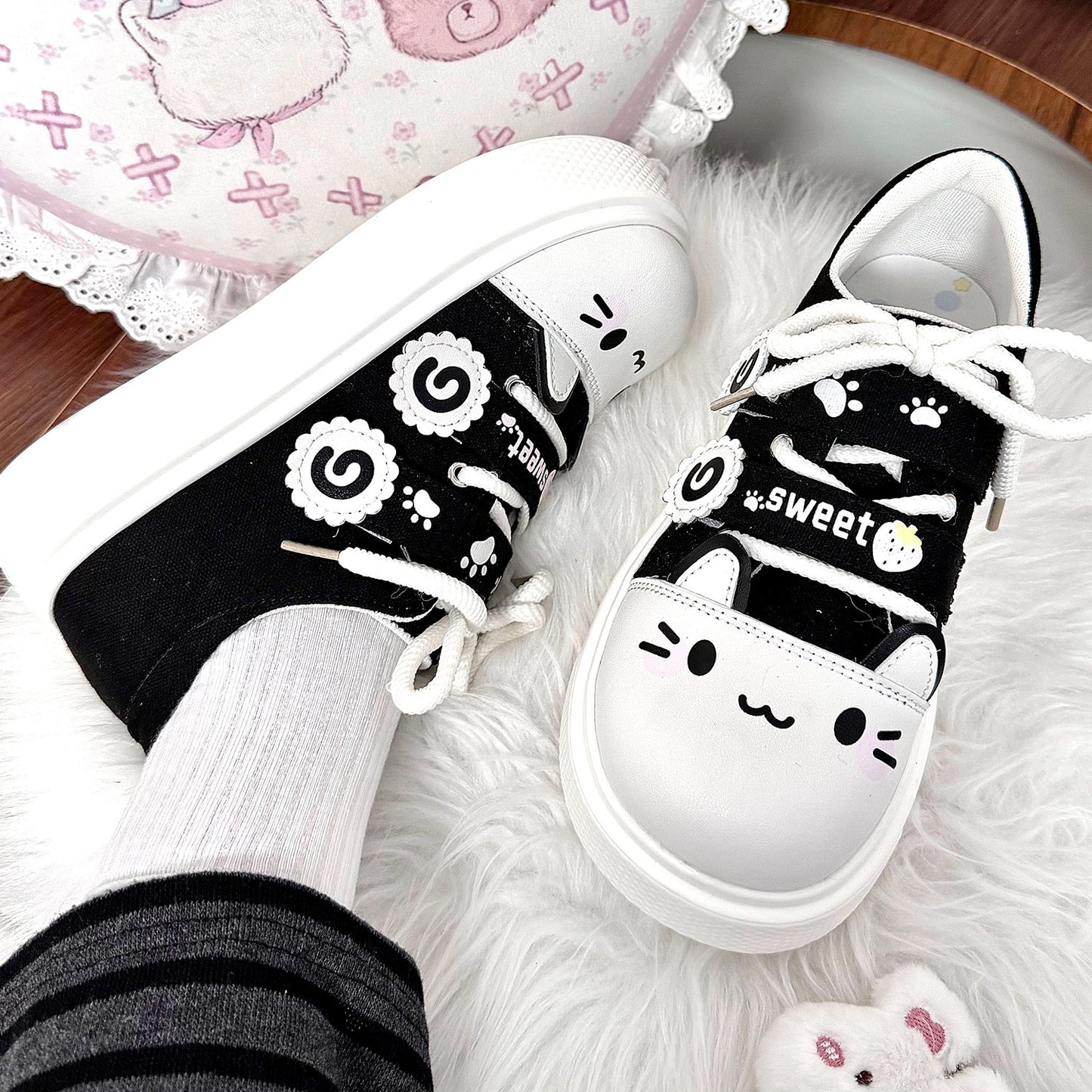 Sweet Strawberry Cat Shoes SE23937