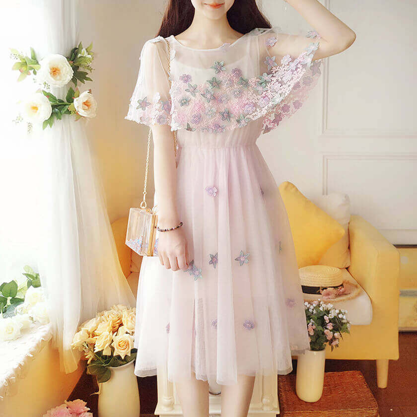 Embroidery Floral Flare Sleeve Dresses SE20550
