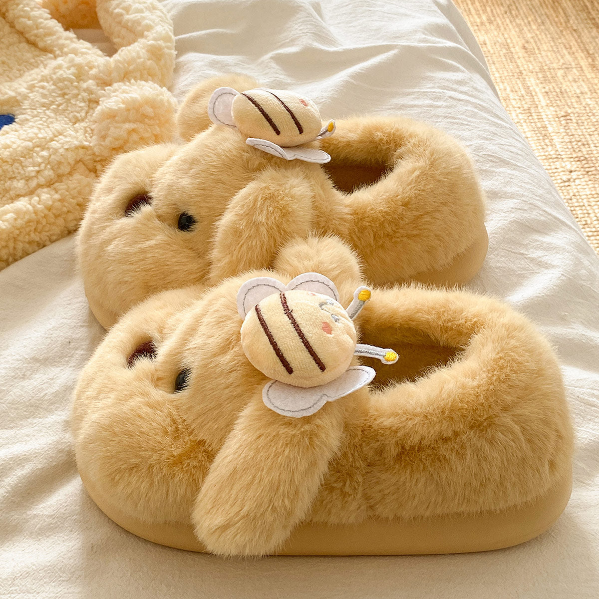 Cartoon Bee Plush Shoes SE23765