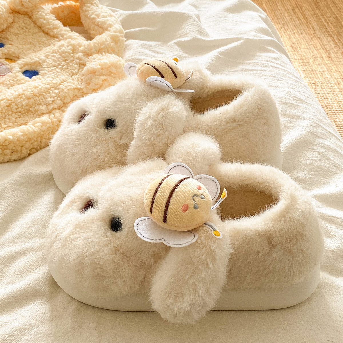 Cartoon Bee Plush Shoes SE23765