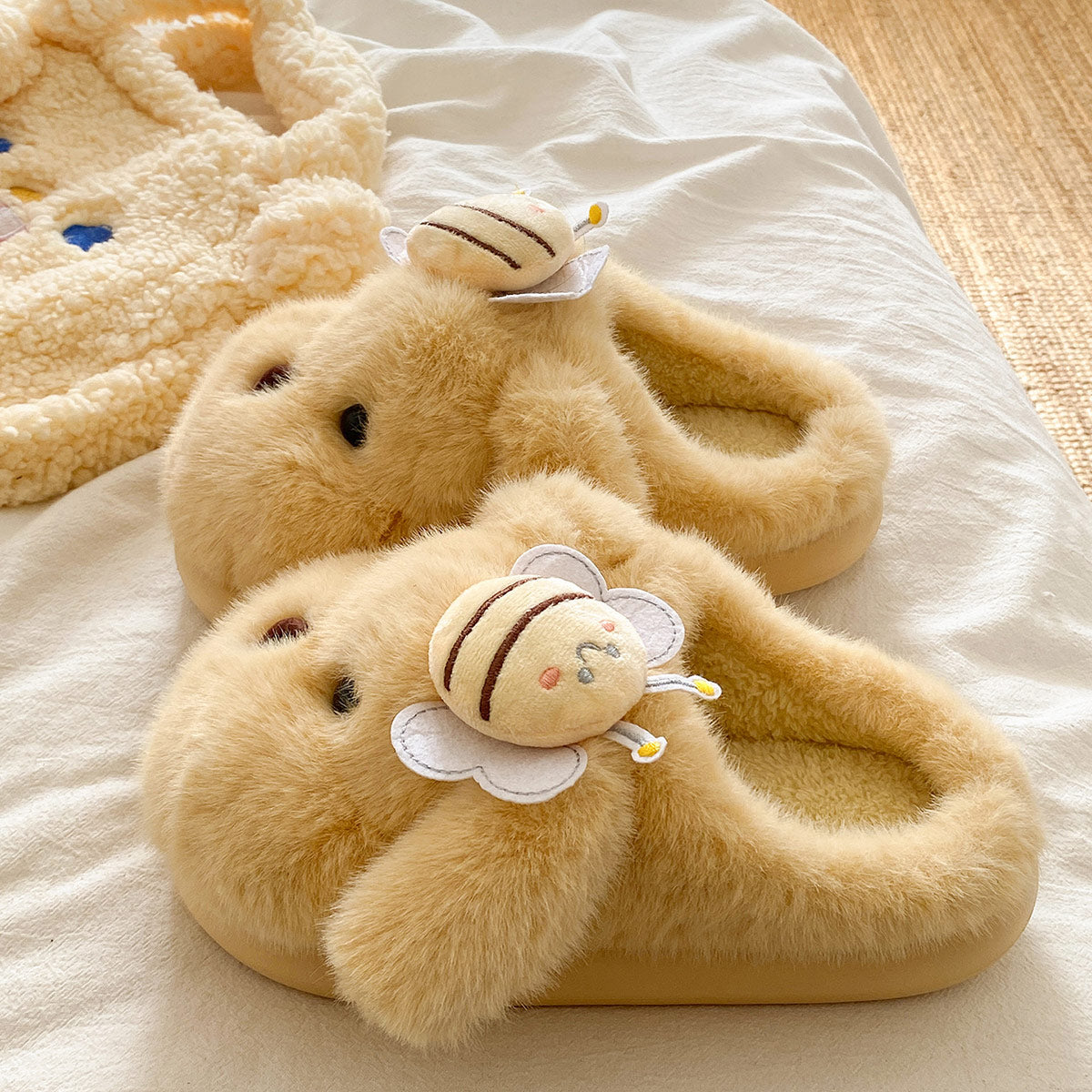 Cartoon Bee Plush Shoes SE23765