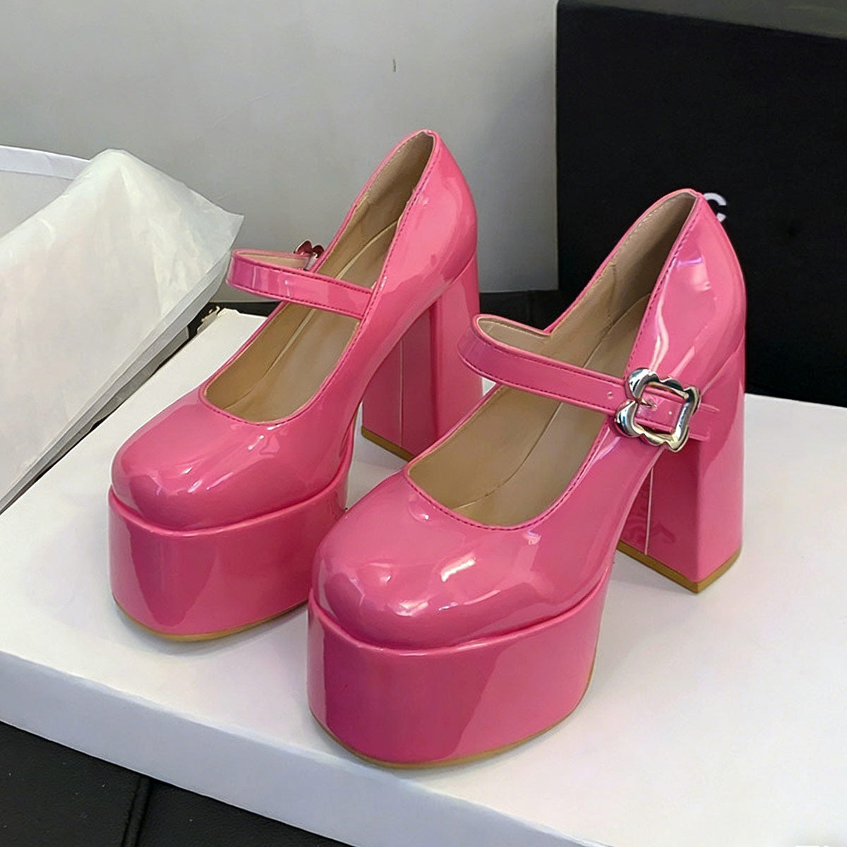 Chunky Block Heel Retro Style SE23836