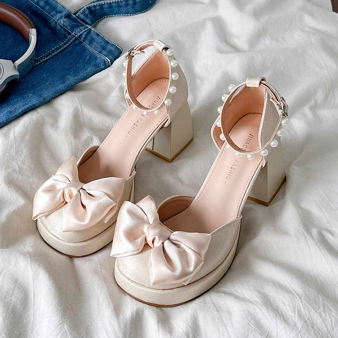 Pearl Bow Heel Shoes SE23955