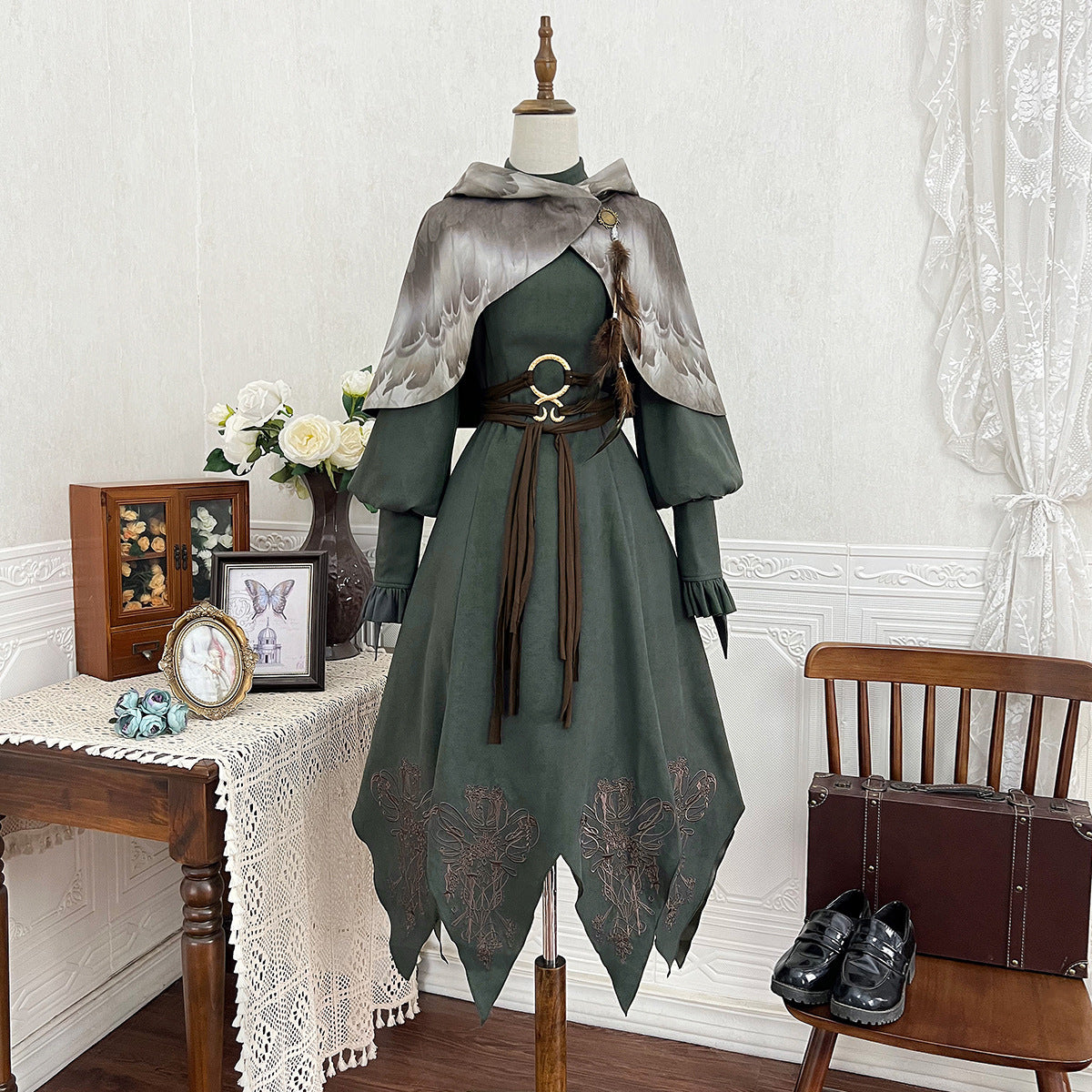 Vintage Fantasy Lolita Dress with Winged Cloak SE23795