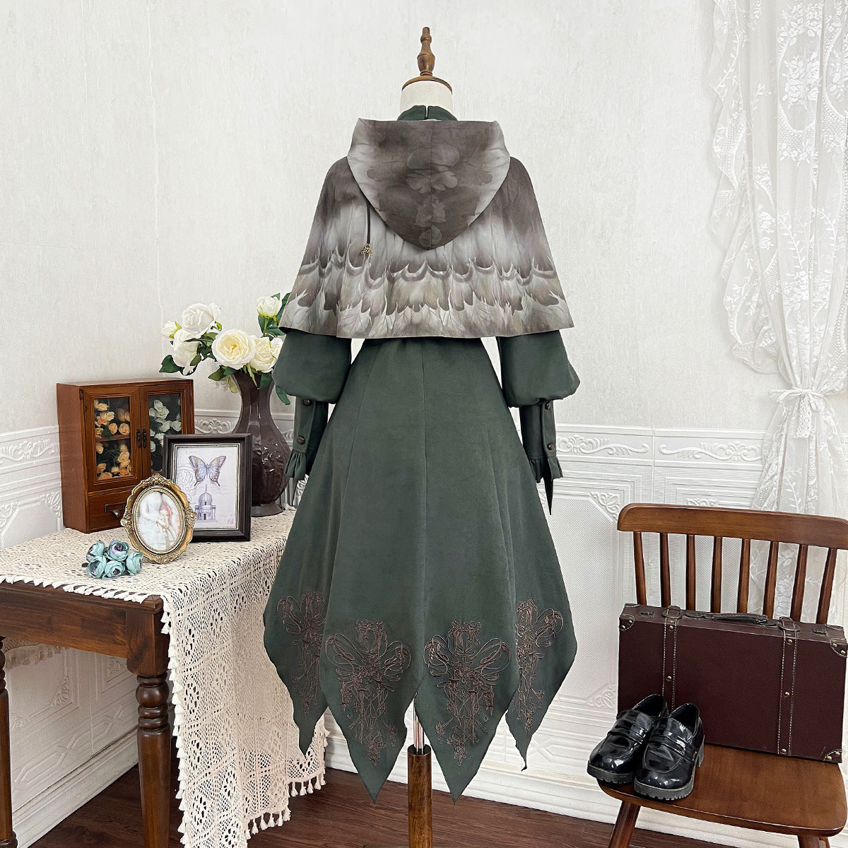 Vintage Fantasy Lolita Dress with Winged Cloak SE23795