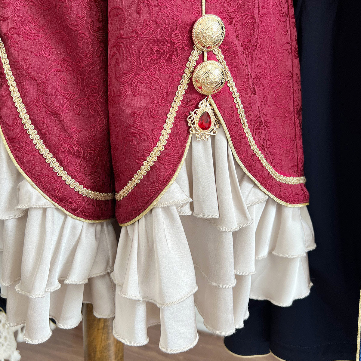Vintage Royal Court Style Embroidered Cape Set SE23881