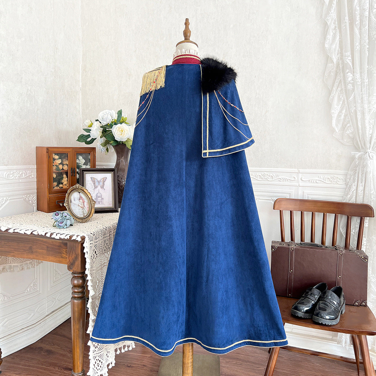 Vintage Royal Court Style Embroidered Cape Set SE23881