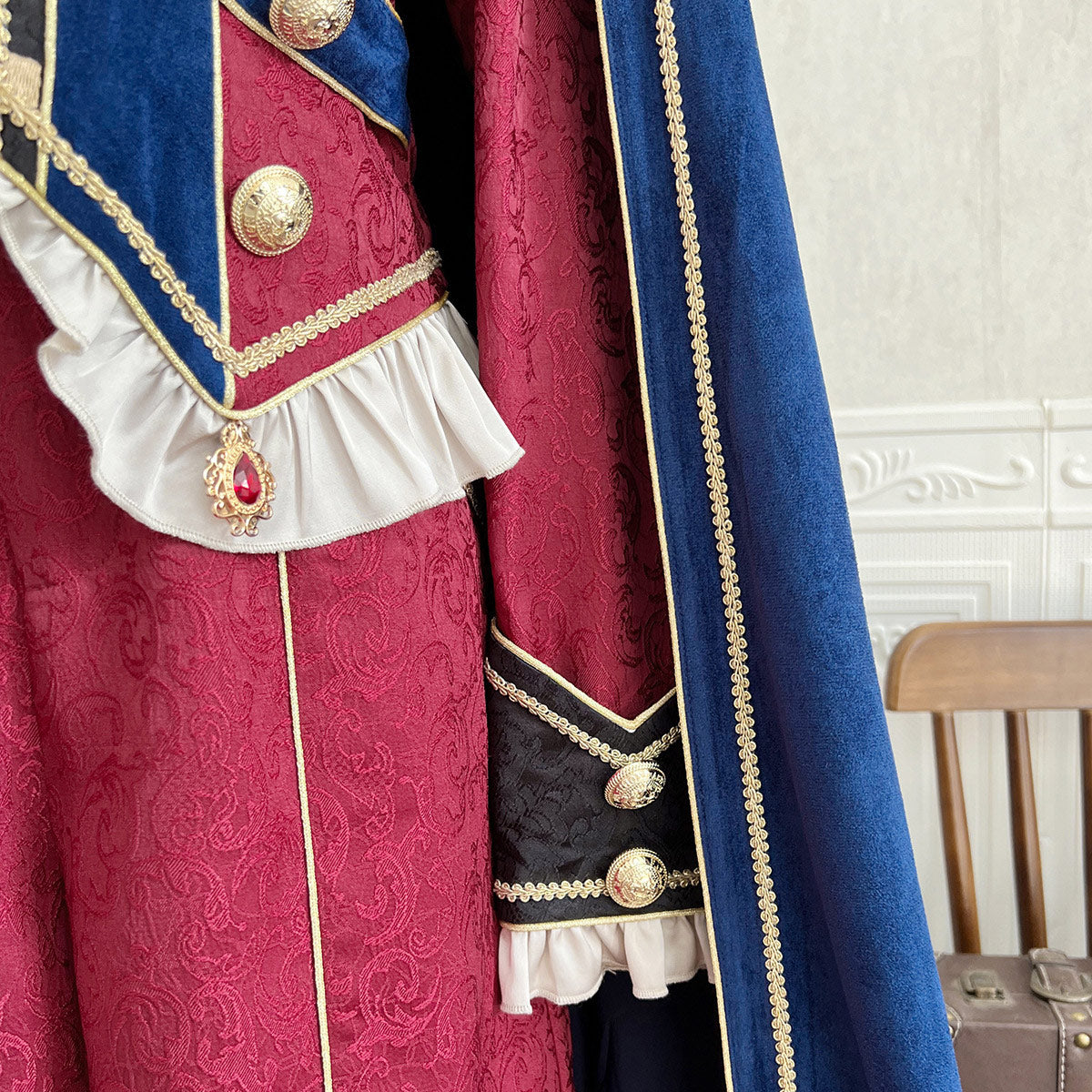 Vintage Royal Court Style Embroidered Cape Set SE23881