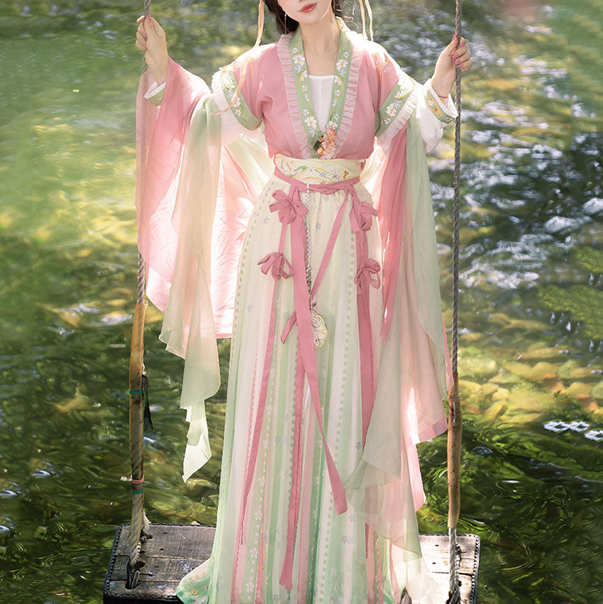 Embroidered Floral Hanfu Set SE23103