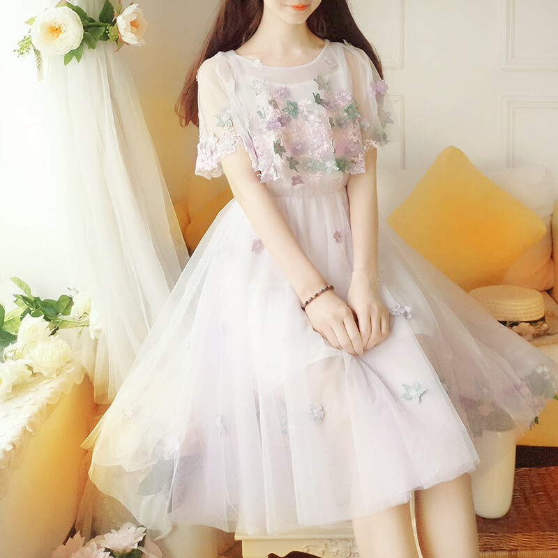 Embroidery Floral Flare Sleeve Dresses SE20550