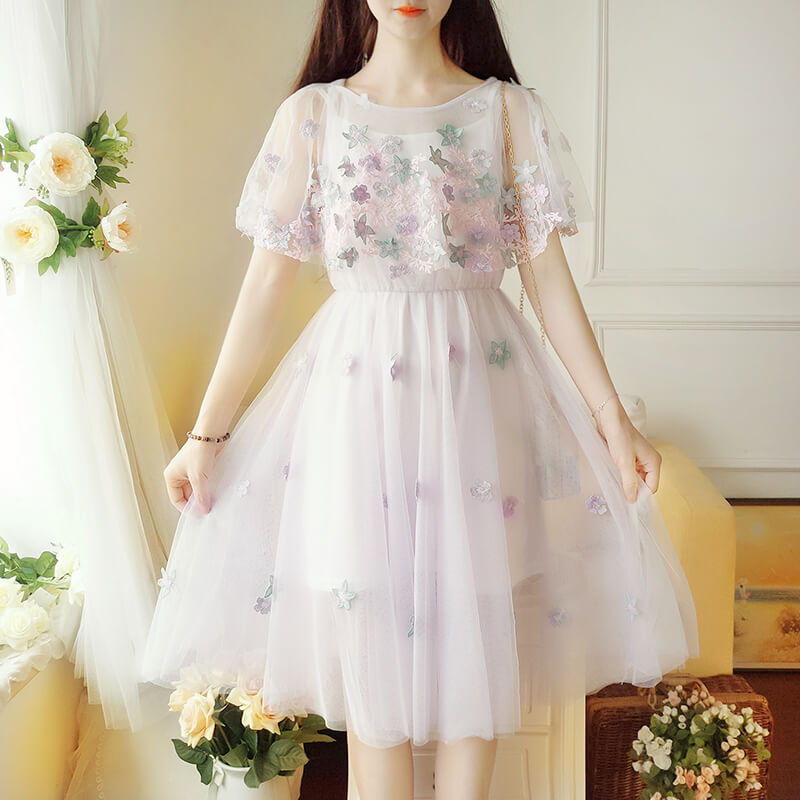 Embroidery Floral Flare Sleeve Dresses SE20550